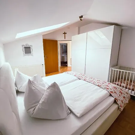 Karasek Mit Seeblick Sattendorf