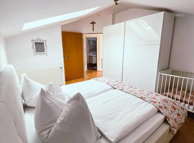 Karasek Mit Seeblick Sattendorf